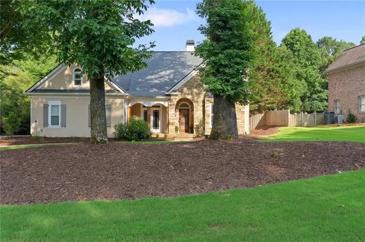 802 Lakeglen Drive, Suwanee, Georgia 30024