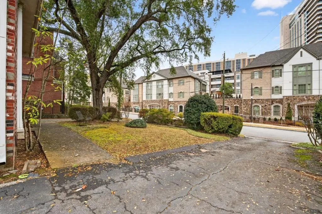 3668 Kingsboro Road Ne Unit 7, Atlanta, Georgia 30319, 2 Bedrooms Bedrooms, 0 ,1 BathroomBathrooms,Residential,For Sale,3668 Kingsboro Road Ne Unit 7,7714912