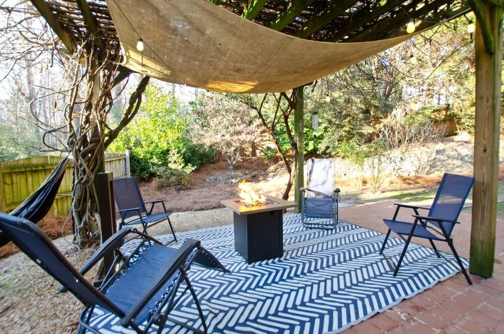 545 Montrose Lane, Sandy Springs, Georgia 30328, 4 Bedrooms Bedrooms, ,2 BathroomsBathrooms,Residential,Sold,545 Montrose Lane,7505396