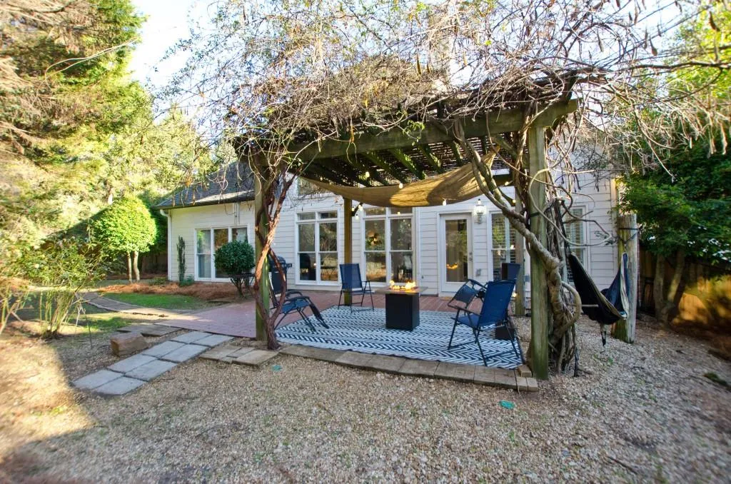 545 Montrose Lane, Sandy Springs, Georgia 30328, 4 Bedrooms Bedrooms, ,2 BathroomsBathrooms,Residential,Sold,545 Montrose Lane,7505396