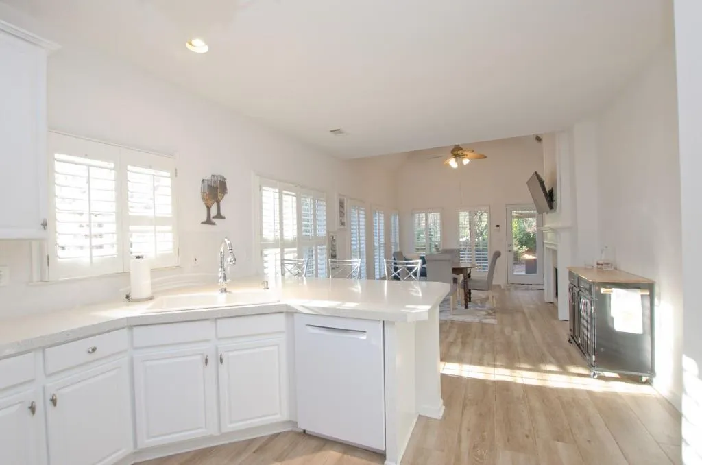545 Montrose Lane, Sandy Springs, Georgia 30328, 4 Bedrooms Bedrooms, ,2 BathroomsBathrooms,Residential,Sold,545 Montrose Lane,7505396
