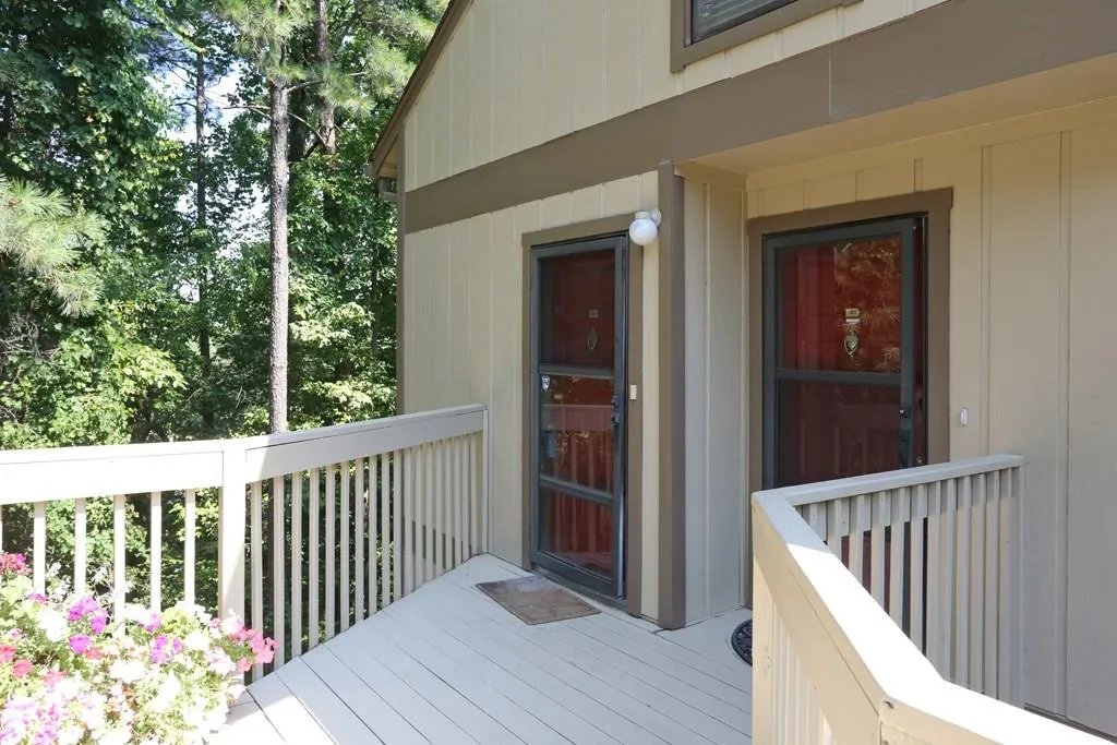 404 Woodcliff Drive Unit 404, Sandy Springs, Georgia 30350, 2 Bedrooms Bedrooms, ,1 BathroomBathrooms,Residential,Sold,404 Woodcliff Drive Unit 404,5724266
