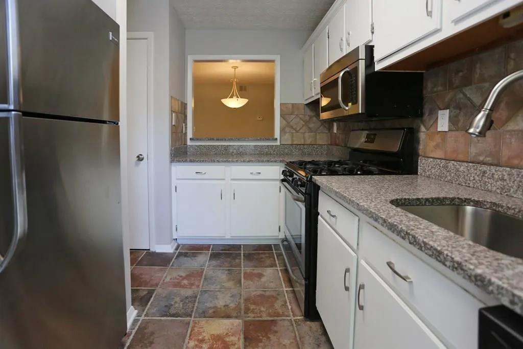404 Woodcliff Drive Unit 404, Sandy Springs, Georgia 30350, 2 Bedrooms Bedrooms, ,1 BathroomBathrooms,Residential,Sold,404 Woodcliff Drive Unit 404,5724266