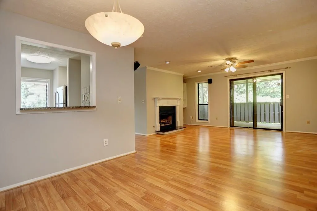 404 Woodcliff Drive Unit 404, Sandy Springs, Georgia 30350, 2 Bedrooms Bedrooms, ,1 BathroomBathrooms,Residential,Sold,404 Woodcliff Drive Unit 404,5724266