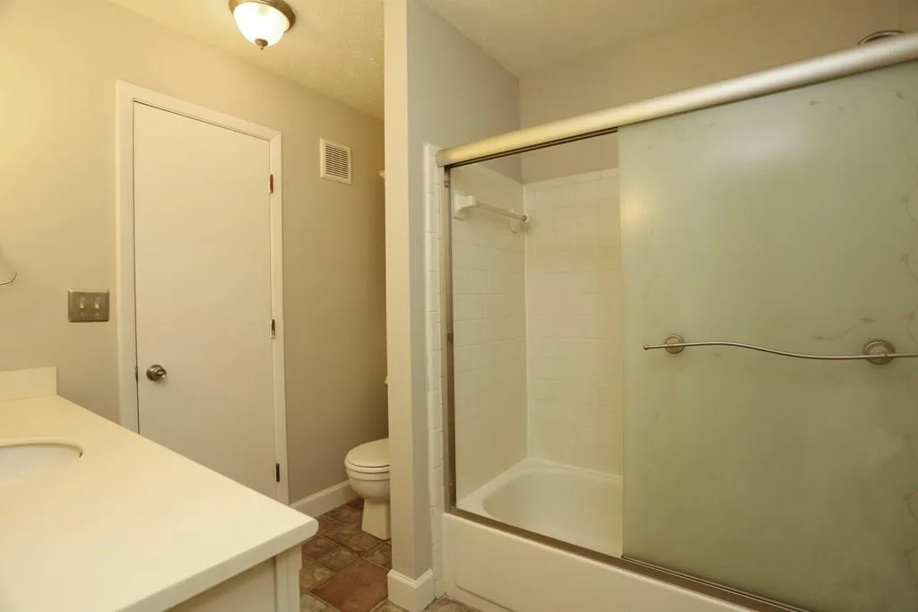 404 Woodcliff Drive Unit 404, Sandy Springs, Georgia 30350, 2 Bedrooms Bedrooms, ,1 BathroomBathrooms,Residential,Sold,404 Woodcliff Drive Unit 404,5724266