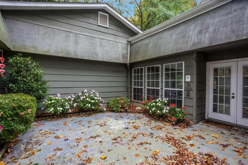 285 Glen Lake, Sandy Springs, Georgia 30327, 4 Bedrooms Bedrooms, ,3 BathroomsBathrooms,Residential,Sold,285 Glen Lake,6964431