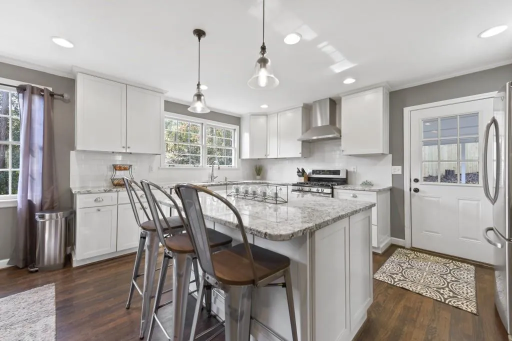 295 Green Hill Road, Atlanta, Georgia 30342, 3 Bedrooms Bedrooms, ,2 BathroomsBathrooms,Residential,Sold,295 Green Hill Road,6815009