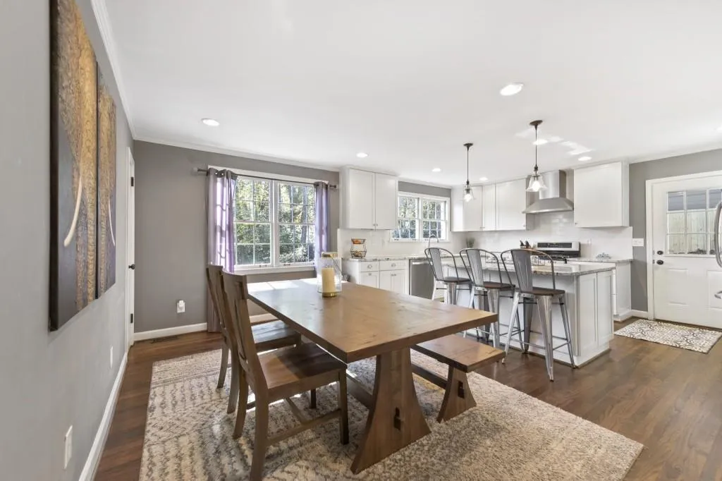 295 Green Hill Road, Atlanta, Georgia 30342, 3 Bedrooms Bedrooms, ,2 BathroomsBathrooms,Residential,Sold,295 Green Hill Road,6815009