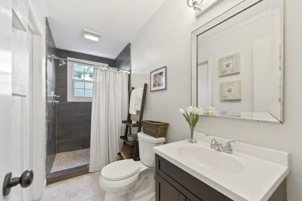 295 Green Hill Road, Atlanta, Georgia 30342, 3 Bedrooms Bedrooms, ,2 BathroomsBathrooms,Residential,Sold,295 Green Hill Road,6815009