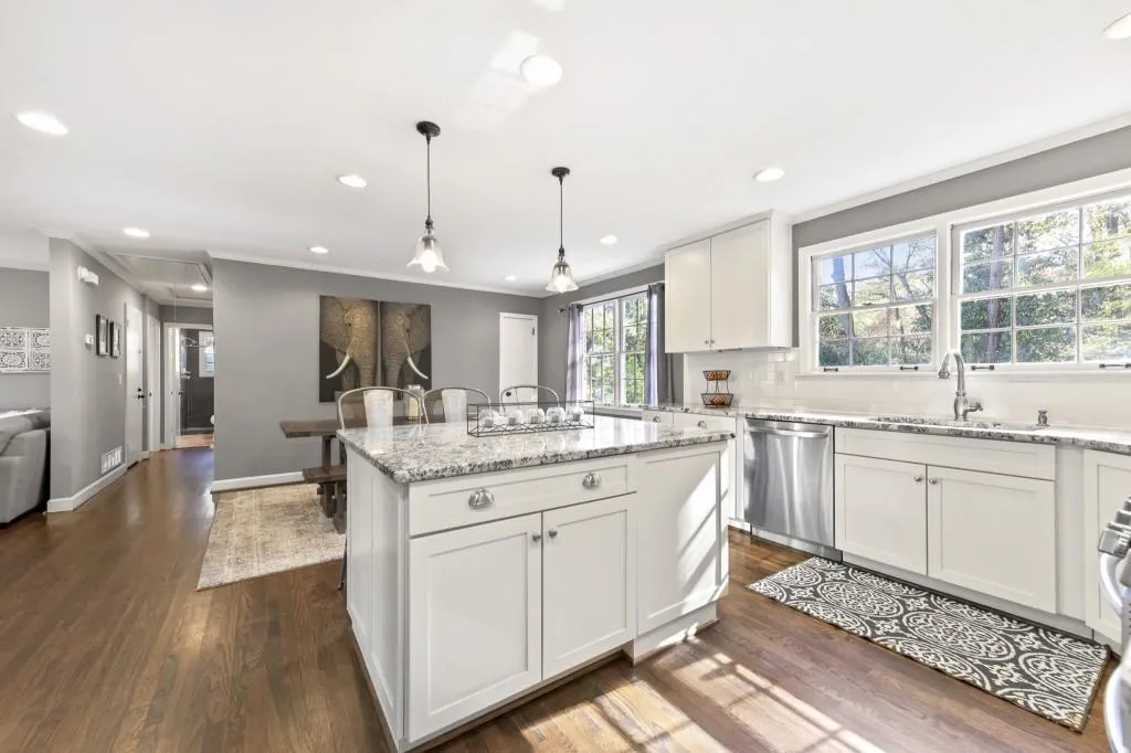 295 Green Hill Road, Atlanta, Georgia 30342, 3 Bedrooms Bedrooms, ,2 BathroomsBathrooms,Residential,Sold,295 Green Hill Road,6815009