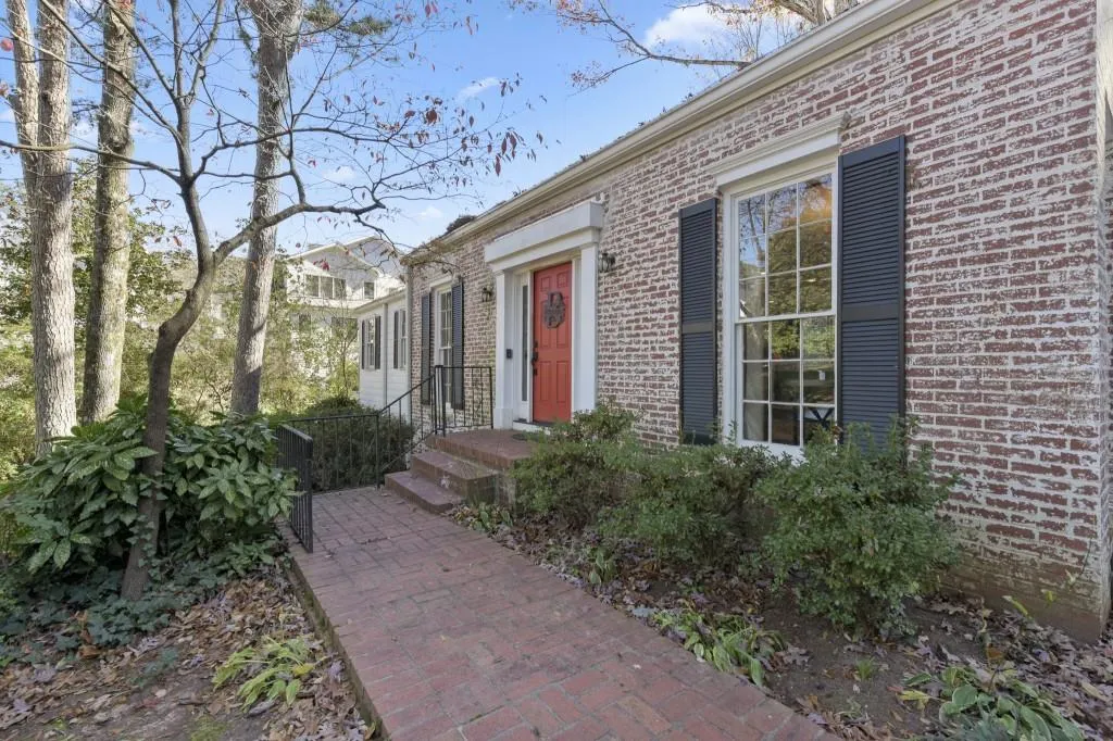 295 Green Hill Road, Atlanta, Georgia 30342, 3 Bedrooms Bedrooms, ,2 BathroomsBathrooms,Residential,Sold,295 Green Hill Road,6815009