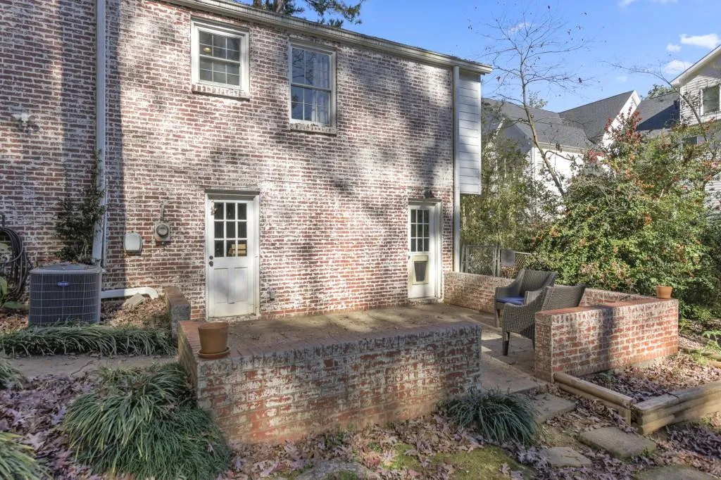 295 Green Hill Road, Atlanta, Georgia 30342, 3 Bedrooms Bedrooms, ,2 BathroomsBathrooms,Residential,Sold,295 Green Hill Road,6815009
