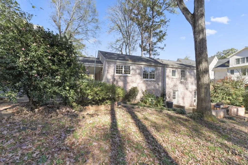 295 Green Hill Road, Atlanta, Georgia 30342, 3 Bedrooms Bedrooms, ,2 BathroomsBathrooms,Residential,Sold,295 Green Hill Road,6815009