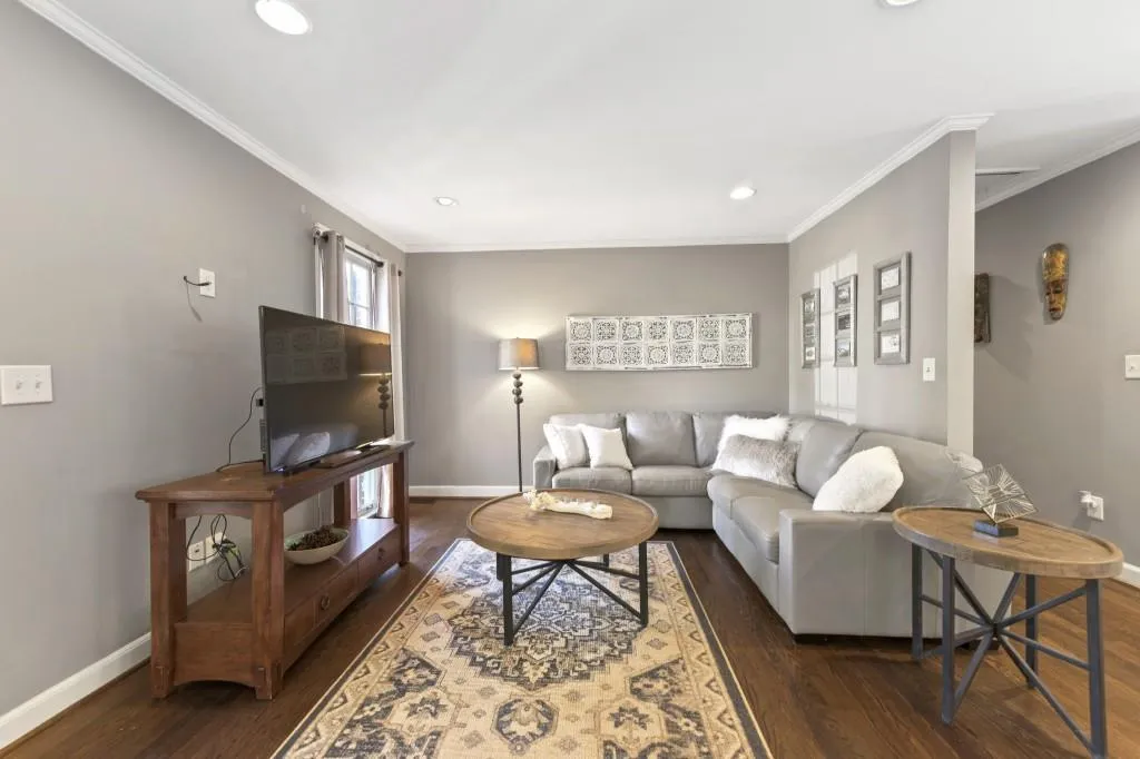 295 Green Hill Road, Atlanta, Georgia 30342, 3 Bedrooms Bedrooms, ,2 BathroomsBathrooms,Residential,Sold,295 Green Hill Road,6815009