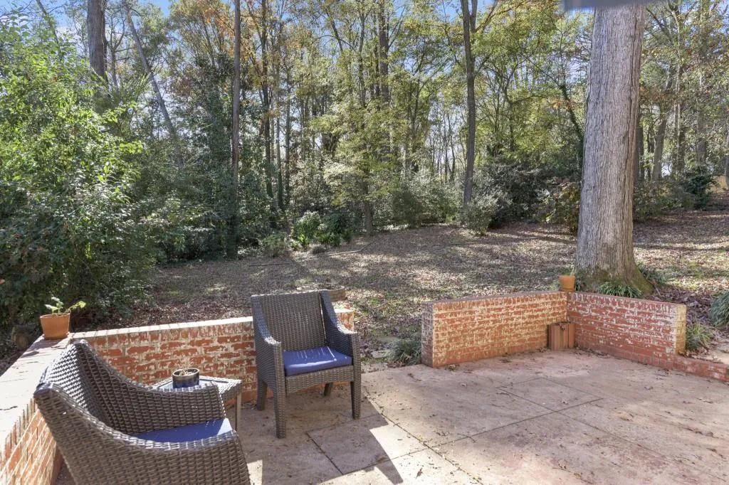 295 Green Hill Road, Atlanta, Georgia 30342, 3 Bedrooms Bedrooms, ,2 BathroomsBathrooms,Residential,Sold,295 Green Hill Road,6815009