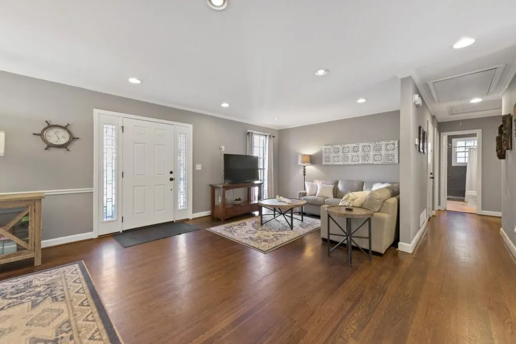 295 Green Hill Road, Atlanta, Georgia 30342, 3 Bedrooms Bedrooms, ,2 BathroomsBathrooms,Residential,Sold,295 Green Hill Road,6815009
