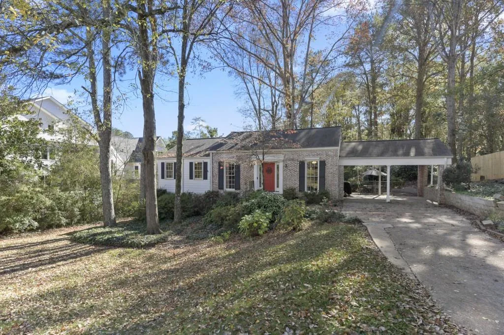 295 Green Hill Road, Atlanta, Georgia 30342, 3 Bedrooms Bedrooms, ,2 BathroomsBathrooms,Residential,Sold,295 Green Hill Road,6815009