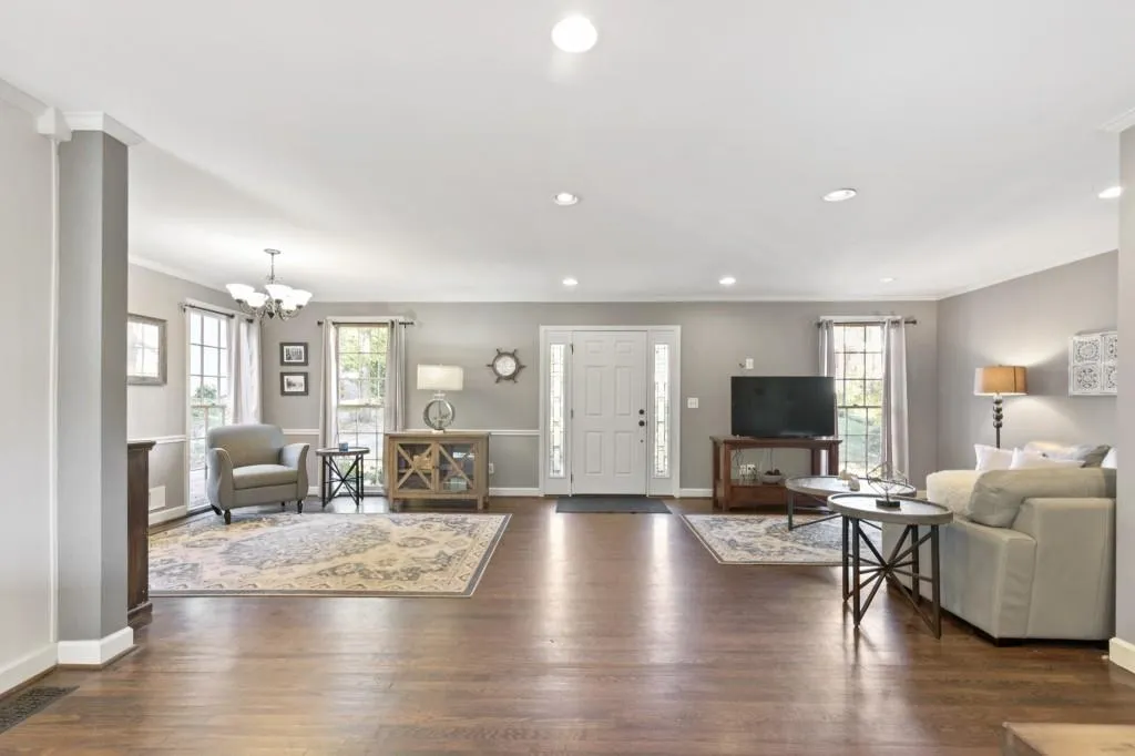 295 Green Hill Road, Atlanta, Georgia 30342, 3 Bedrooms Bedrooms, ,2 BathroomsBathrooms,Residential,Sold,295 Green Hill Road,6815009