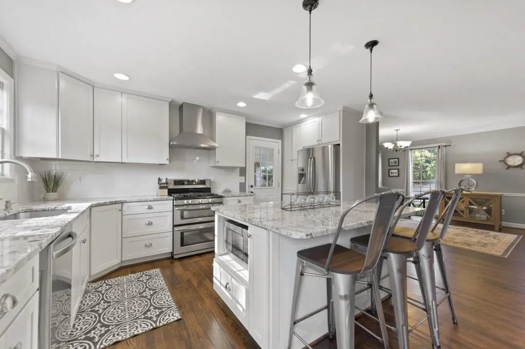 295 Green Hill Road, Atlanta, Georgia 30342, 3 Bedrooms Bedrooms, ,2 BathroomsBathrooms,Residential,Sold,295 Green Hill Road,6815009