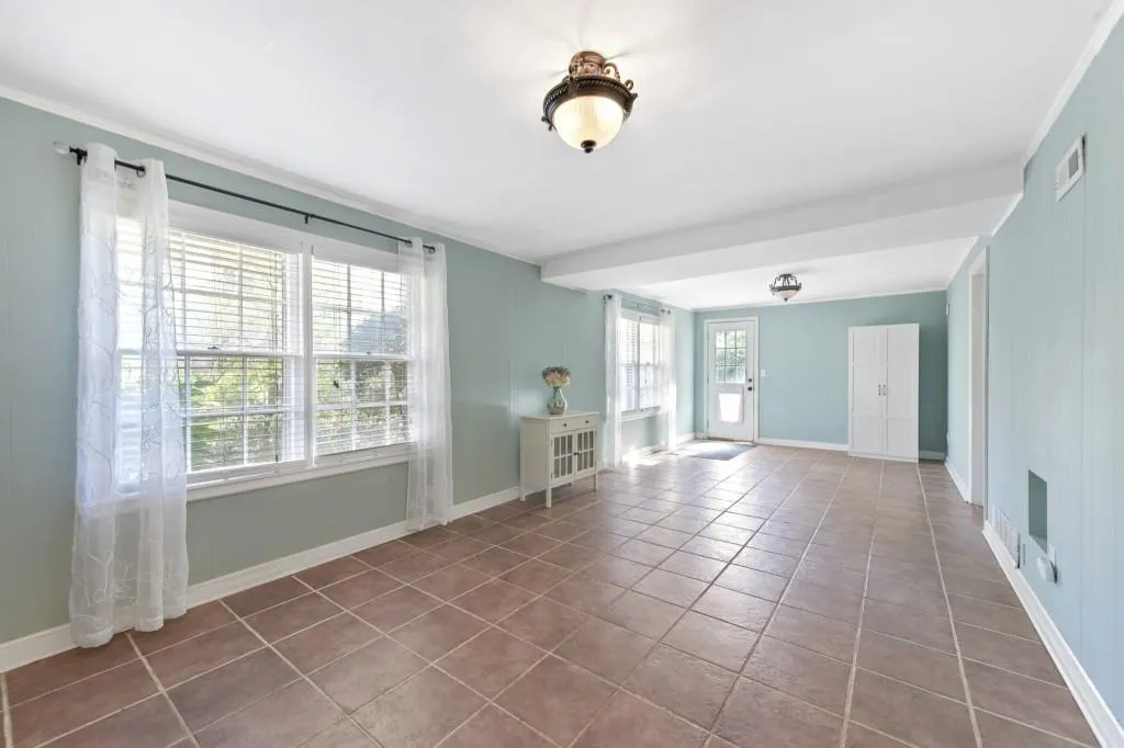 295 Green Hill Road, Atlanta, Georgia 30342, 3 Bedrooms Bedrooms, ,2 BathroomsBathrooms,Residential,Sold,295 Green Hill Road,6815009