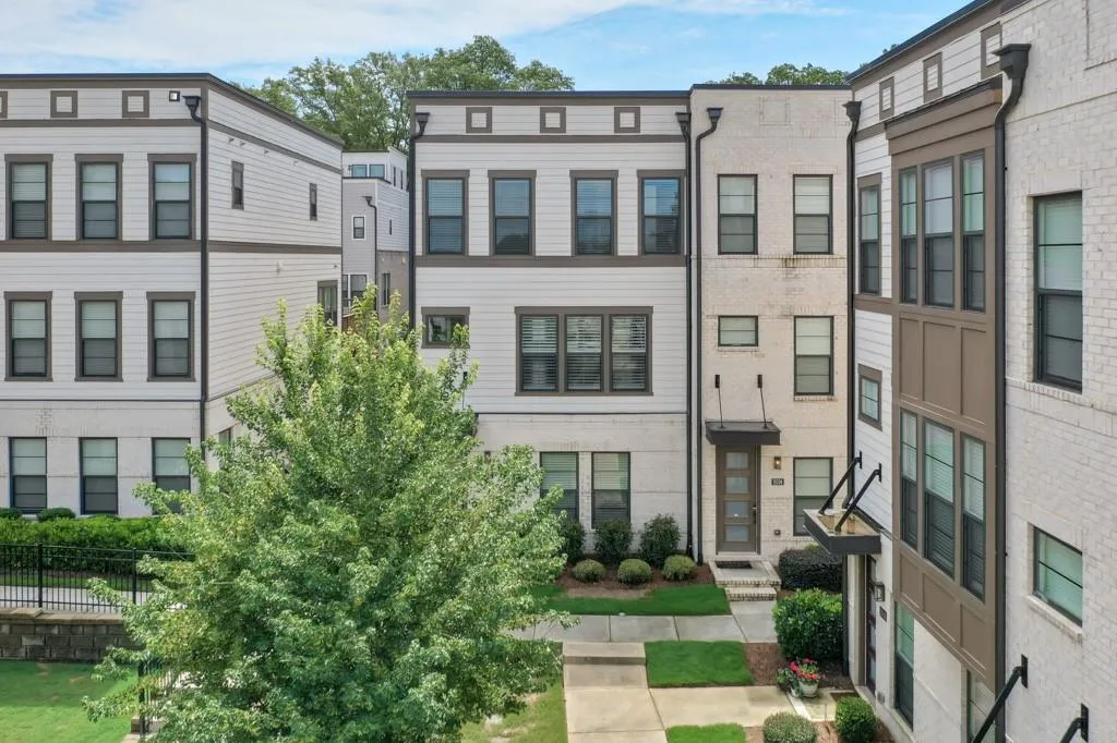 2032 Holtz Lane Nw, Atlanta, Georgia 30318, 3 Bedrooms Bedrooms, ,3 BathroomsBathrooms,Residential,For Sale,2032 Holtz Lane Nw,7634488