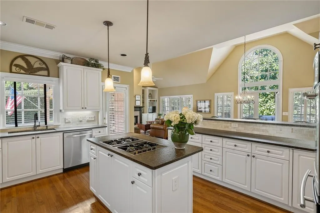 620 Telford Place Ne, Sandy Springs, Georgia 30342, 4 Bedrooms Bedrooms, ,3 BathroomsBathrooms,Residential,Sold,620 Telford Place Ne,7186851