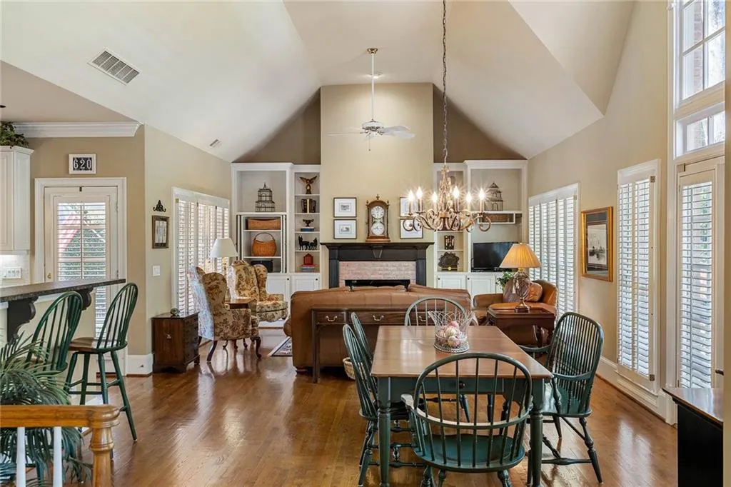 620 Telford Place Ne, Sandy Springs, Georgia 30342, 4 Bedrooms Bedrooms, ,3 BathroomsBathrooms,Residential,Sold,620 Telford Place Ne,7186851