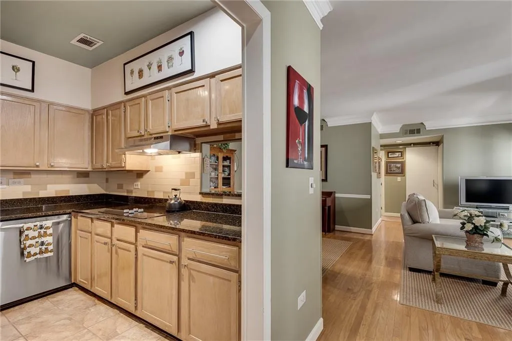 175 15th Street Ne Unit 304, Atlanta, Georgia 30309, 2 Bedrooms Bedrooms, ,2 BathroomsBathrooms,Residential,Sold,175 15th Street Ne Unit 304,7571554