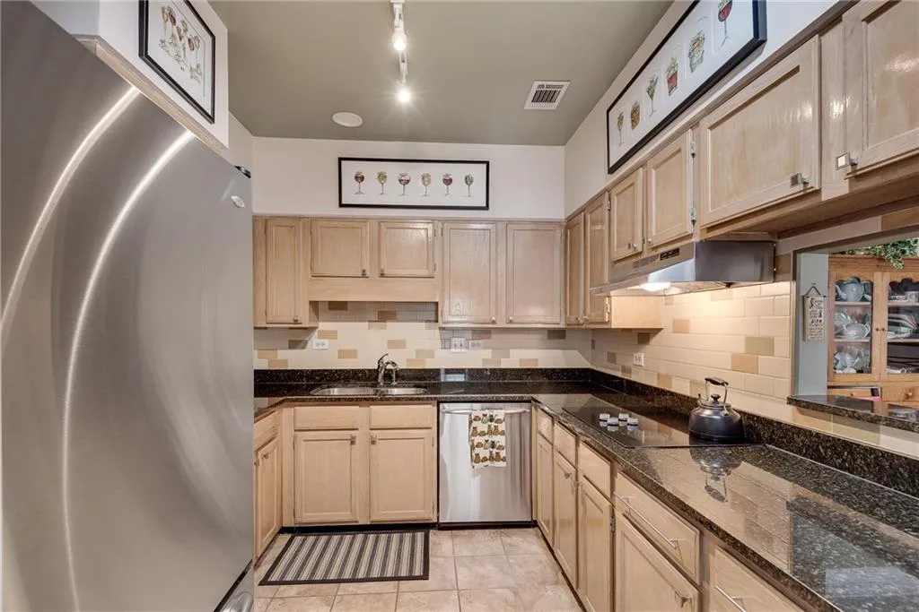 175 15th Street Ne Unit 304, Atlanta, Georgia 30309, 2 Bedrooms Bedrooms, ,2 BathroomsBathrooms,Residential,Sold,175 15th Street Ne Unit 304,7571554