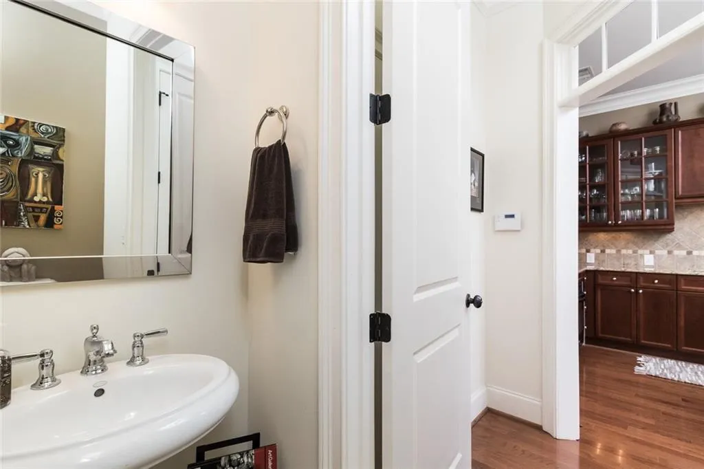3635 E Paces Circle Ne Unit 1310, Atlanta, Georgia 30326, 1 Bedroom Bedrooms, ,1 BathroomBathrooms,Residential,Sold,3635 E Paces Circle Ne Unit 1310,5931757