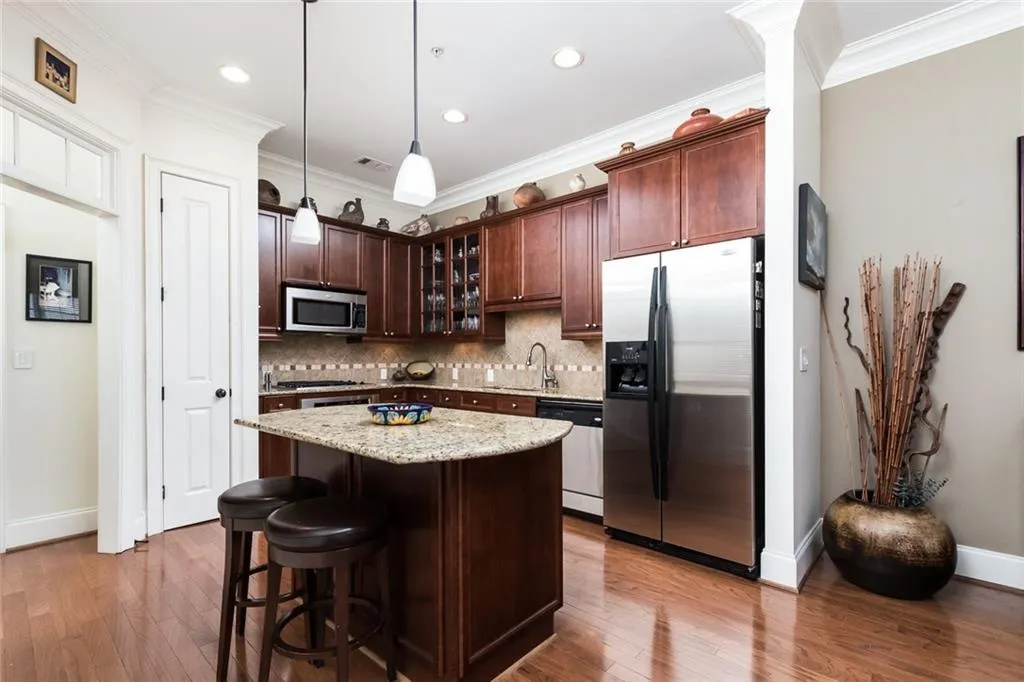 3635 E Paces Circle Ne Unit 1310, Atlanta, Georgia 30326, 1 Bedroom Bedrooms, ,1 BathroomBathrooms,Residential,Sold,3635 E Paces Circle Ne Unit 1310,5931757