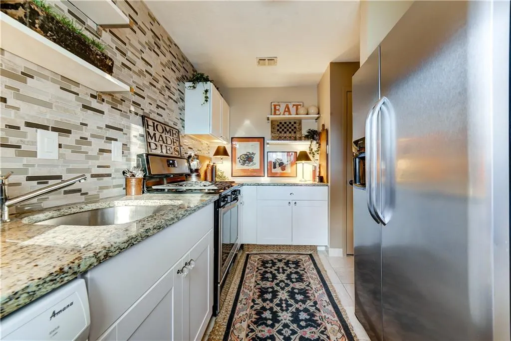 709 Woodcliff Drive, Sandy Springs, Georgia 30350, 1 Bedroom Bedrooms, ,1 BathroomBathrooms,Residential,Sold,709 Woodcliff Drive,6521577