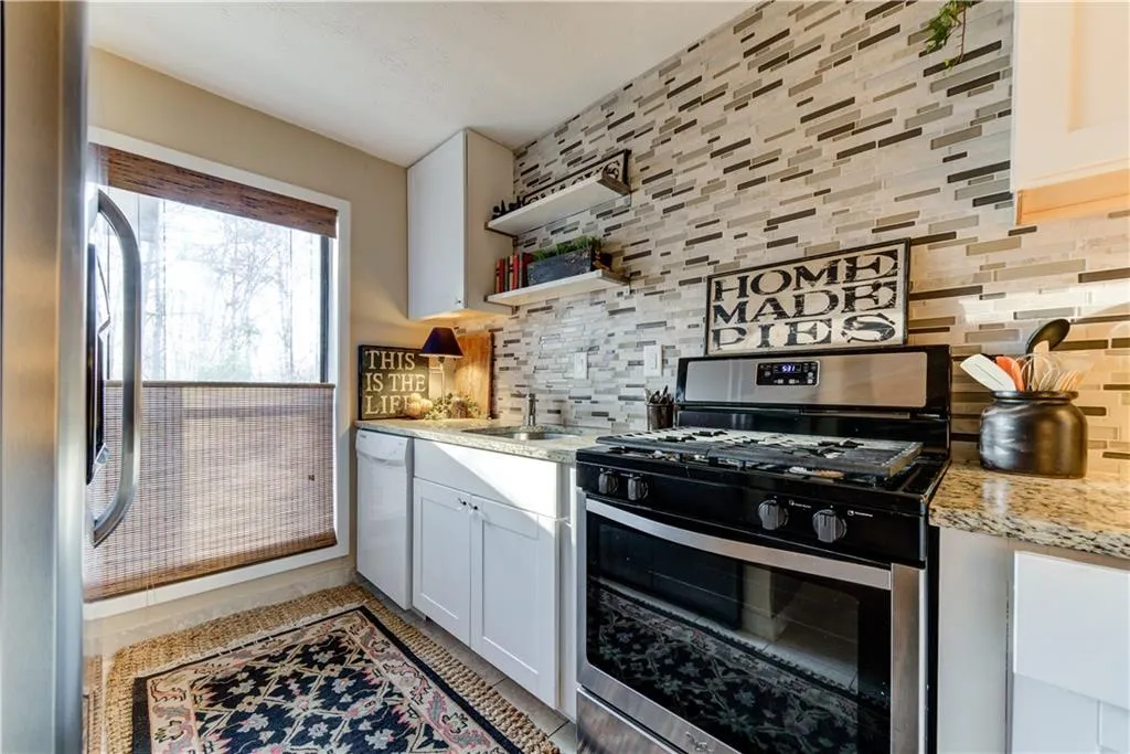 709 Woodcliff Drive, Sandy Springs, Georgia 30350, 1 Bedroom Bedrooms, ,1 BathroomBathrooms,Residential,Sold,709 Woodcliff Drive,6521577