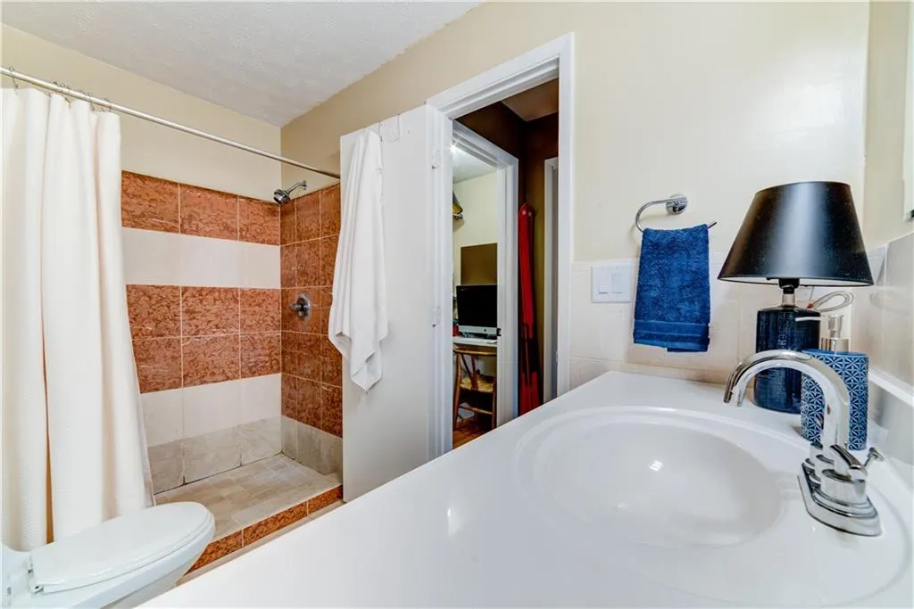 709 Woodcliff Drive, Sandy Springs, Georgia 30350, 1 Bedroom Bedrooms, ,1 BathroomBathrooms,Residential,Sold,709 Woodcliff Drive,6521577