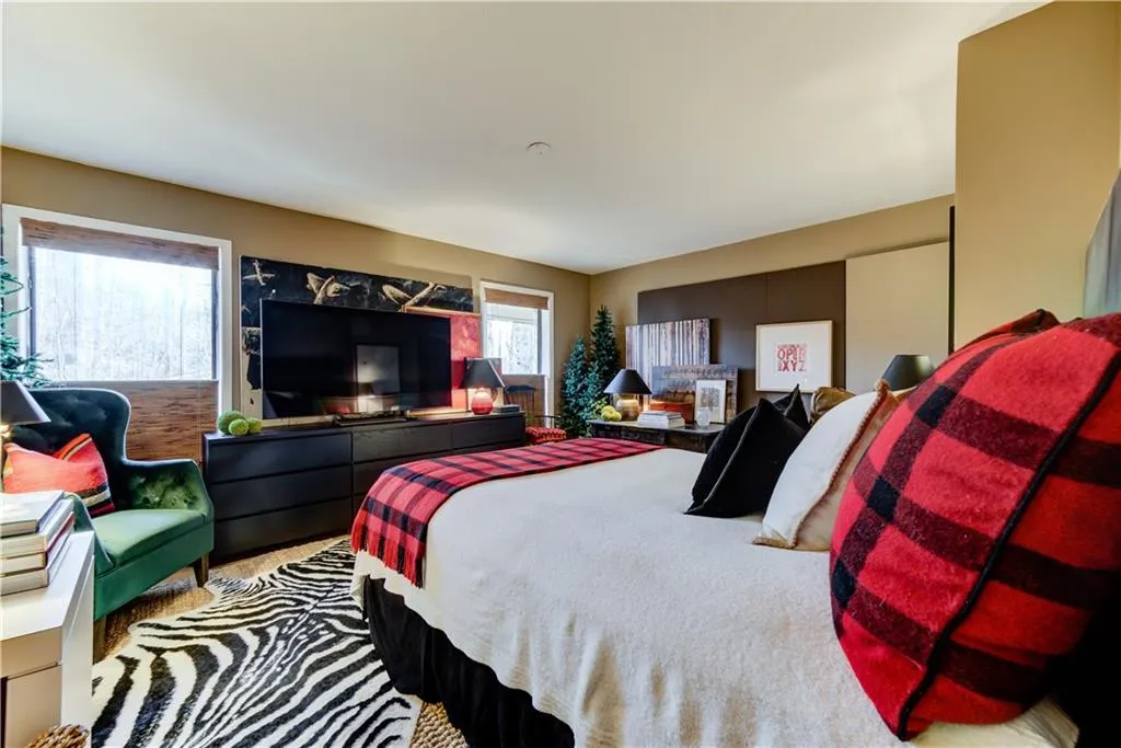 709 Woodcliff Drive, Sandy Springs, Georgia 30350, 1 Bedroom Bedrooms, ,1 BathroomBathrooms,Residential,Sold,709 Woodcliff Drive,6521577