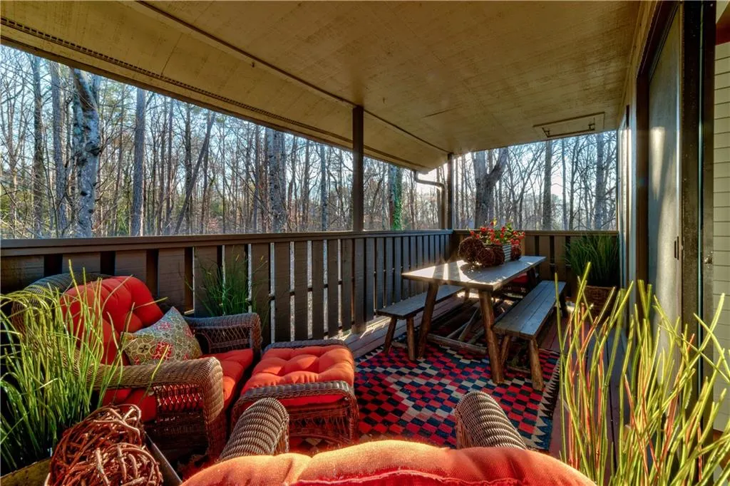 709 Woodcliff Drive, Sandy Springs, Georgia 30350, 1 Bedroom Bedrooms, ,1 BathroomBathrooms,Residential,Sold,709 Woodcliff Drive,6521577