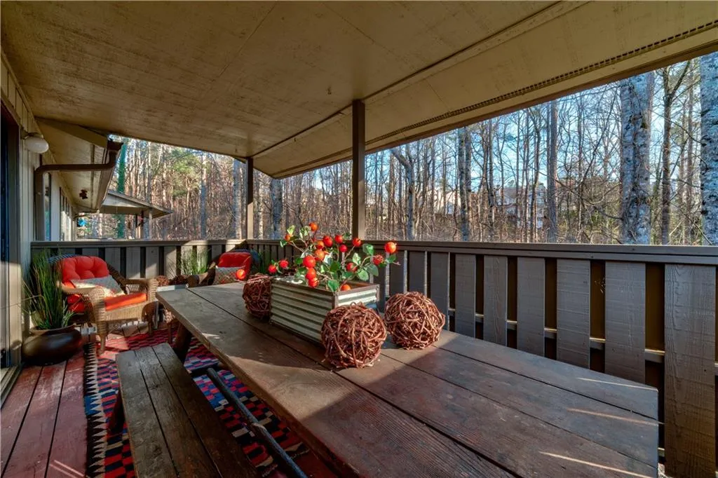 709 Woodcliff Drive, Sandy Springs, Georgia 30350, 1 Bedroom Bedrooms, ,1 BathroomBathrooms,Residential,Sold,709 Woodcliff Drive,6521577