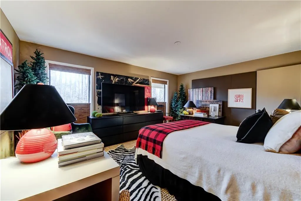 709 Woodcliff Drive, Sandy Springs, Georgia 30350, 1 Bedroom Bedrooms, ,1 BathroomBathrooms,Residential,Sold,709 Woodcliff Drive,6521577