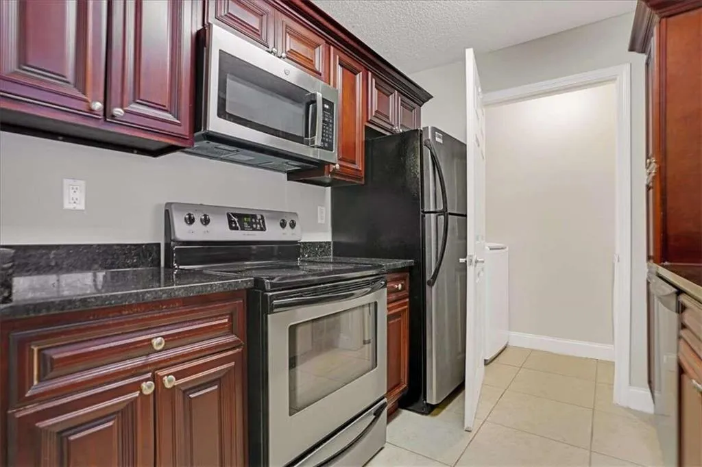 6103 Santa Fe Parkway, Sandy Springs, Georgia 30350, 2 Bedrooms Bedrooms, ,2 BathroomsBathrooms,Residential,Sold,6103 Santa Fe Parkway,7369213