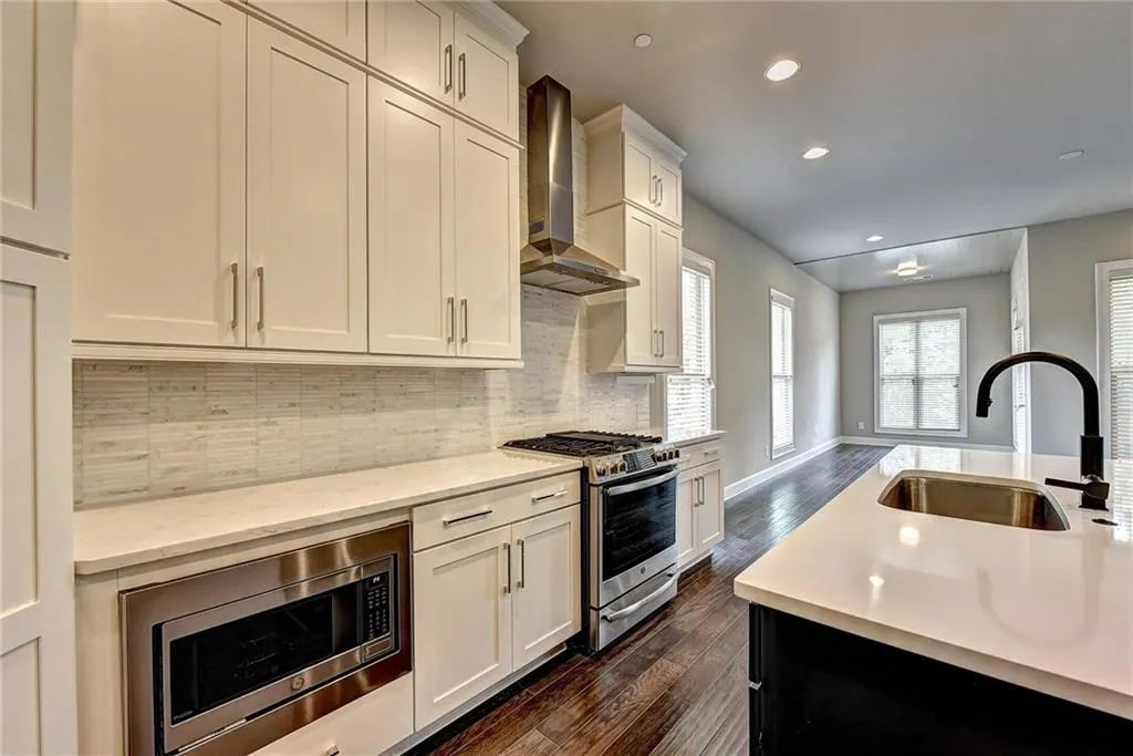 4337 Parkside Place Unit 10, Sandy Springs, Georgia 30342, 3 Bedrooms Bedrooms, ,3 BathroomsBathrooms,Residential,Sold,4337 Parkside Place Unit 10,6114593