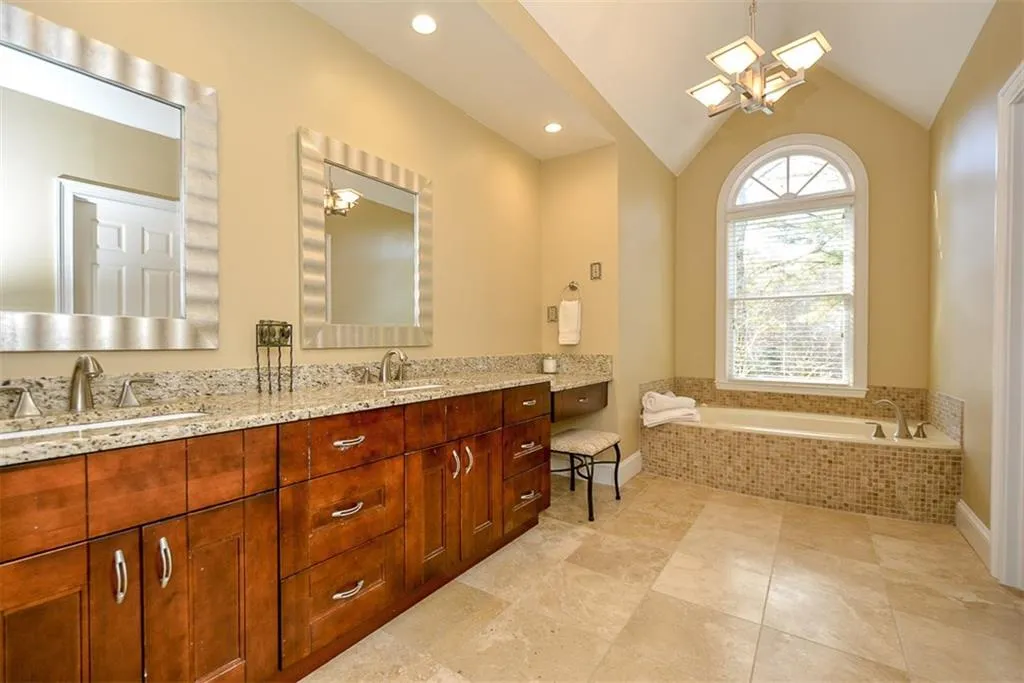 7670 Blandford Place, Sandy Springs, Georgia 30350, 5 Bedrooms Bedrooms, ,4 BathroomsBathrooms,Residential,Sold,7670 Blandford Place,6106140