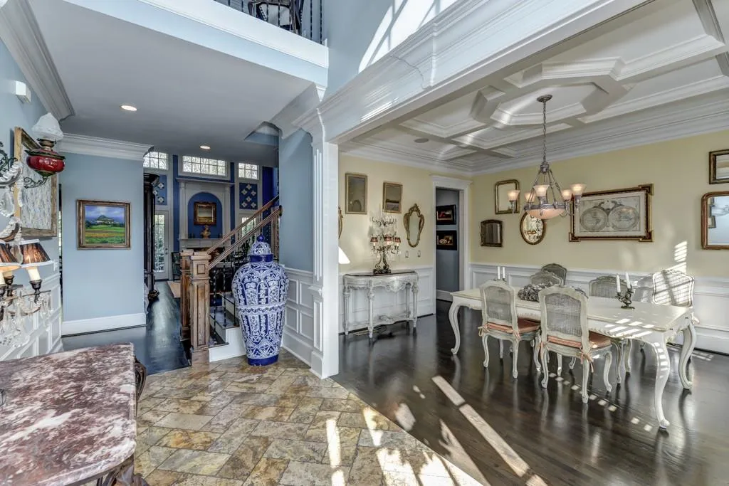 515 Enclave Circle, Atlanta, Georgia 30342, 5 Bedrooms Bedrooms, ,4 BathroomsBathrooms,Residential,Sold,515 Enclave Circle,5626967