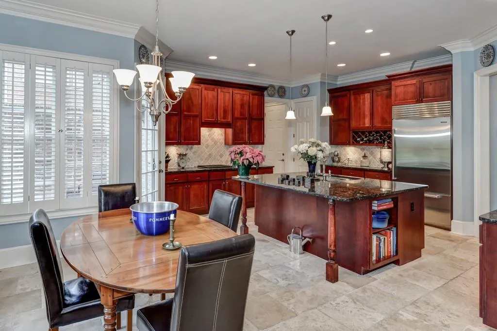 515 Enclave Circle, Atlanta, Georgia 30342, 5 Bedrooms Bedrooms, ,4 BathroomsBathrooms,Residential,Sold,515 Enclave Circle,5626967