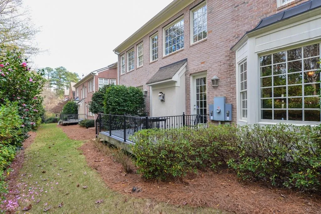 515 Enclave Circle, Atlanta, Georgia 30342, 5 Bedrooms Bedrooms, ,4 BathroomsBathrooms,Residential,Sold,515 Enclave Circle,5626967