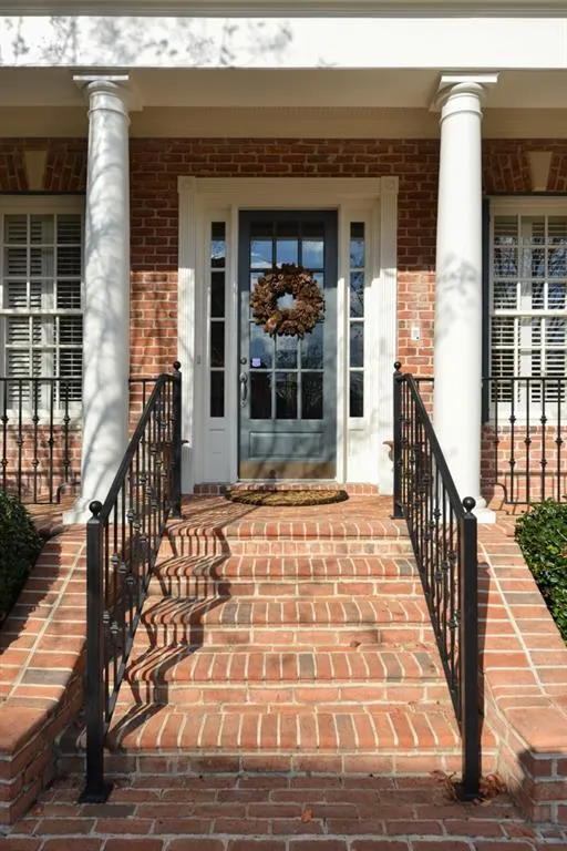 515 Enclave Circle, Atlanta, Georgia 30342, 5 Bedrooms Bedrooms, ,4 BathroomsBathrooms,Residential,Sold,515 Enclave Circle,5626967