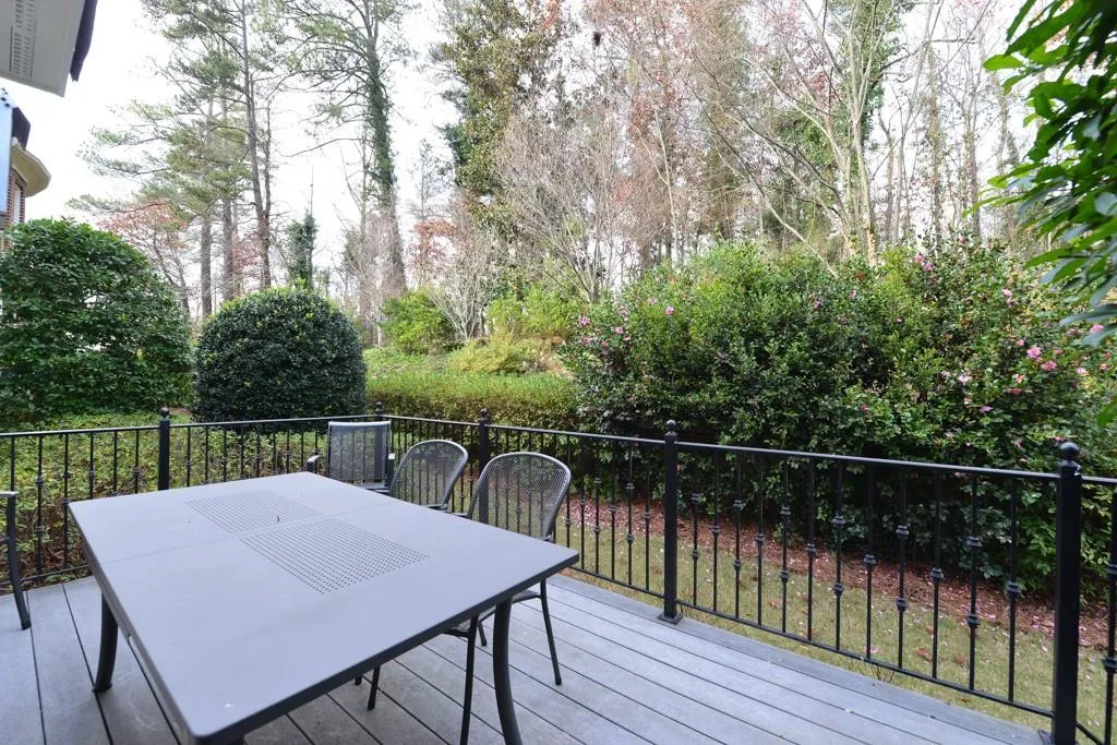 515 Enclave Circle, Atlanta, Georgia 30342, 5 Bedrooms Bedrooms, ,4 BathroomsBathrooms,Residential,Sold,515 Enclave Circle,5626967