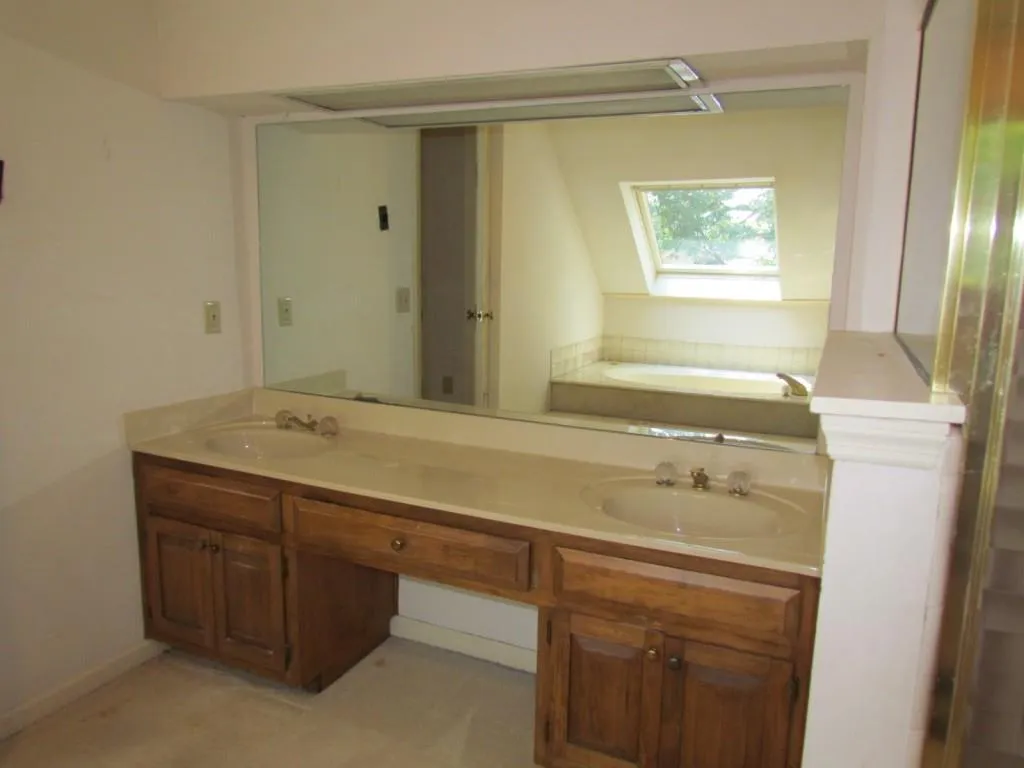 7600 Hunters Woods Drive, Sandy Springs, Georgia 30350, 4 Bedrooms Bedrooms, ,3 BathroomsBathrooms,Residential,Sold,7600 Hunters Woods Drive,5729669