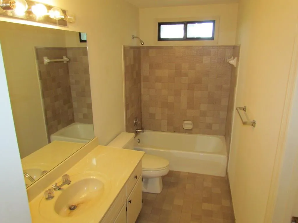 7600 Hunters Woods Drive, Sandy Springs, Georgia 30350, 4 Bedrooms Bedrooms, ,3 BathroomsBathrooms,Residential,Sold,7600 Hunters Woods Drive,5729669