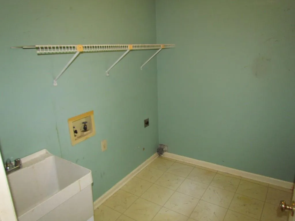 7600 Hunters Woods Drive, Sandy Springs, Georgia 30350, 4 Bedrooms Bedrooms, ,3 BathroomsBathrooms,Residential,Sold,7600 Hunters Woods Drive,5729669