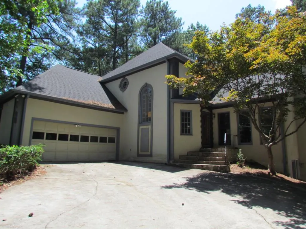 7600 Hunters Woods Drive, Sandy Springs, Georgia 30350, 4 Bedrooms Bedrooms, ,3 BathroomsBathrooms,Residential,Sold,7600 Hunters Woods Drive,5729669